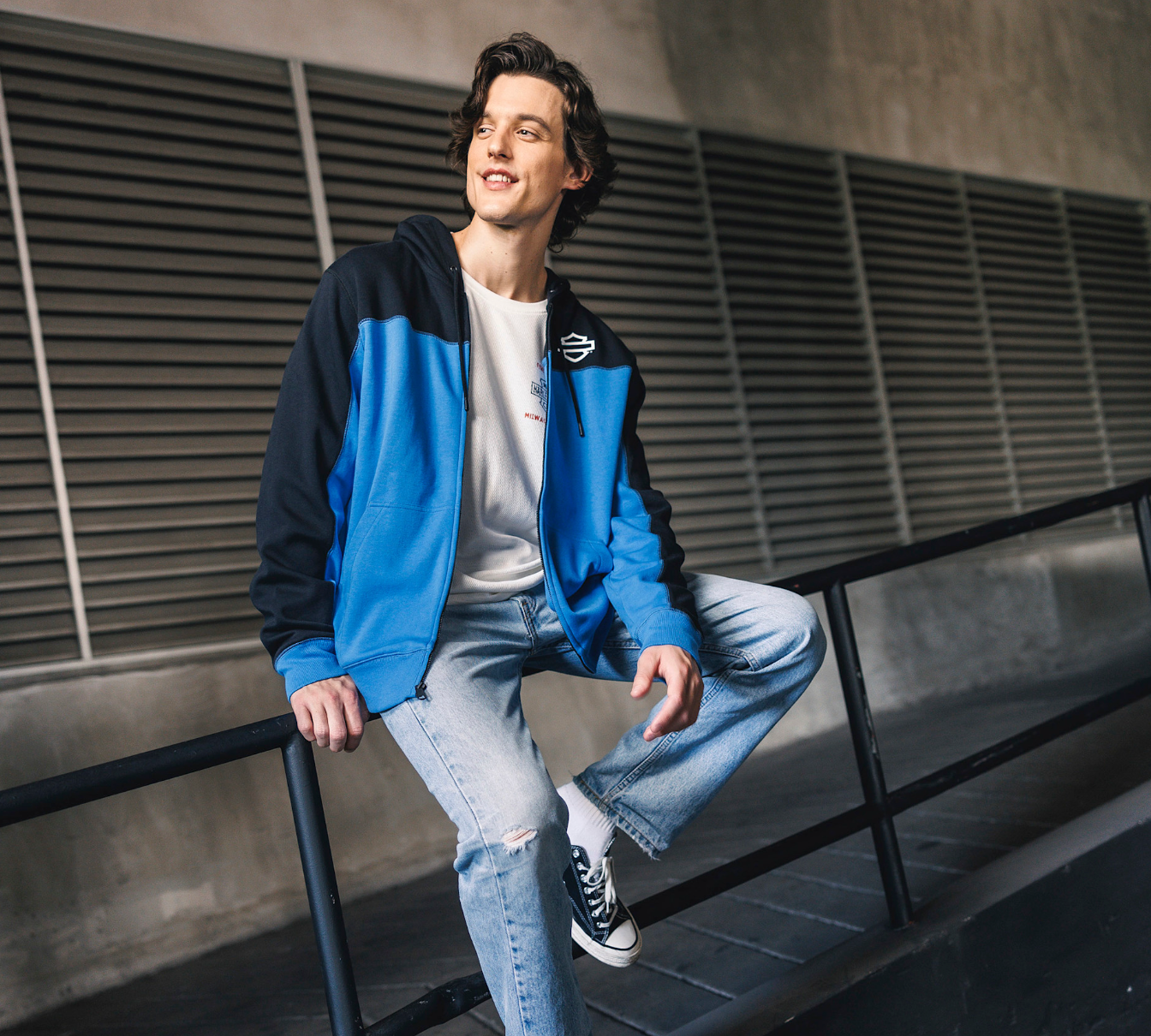 MEN'S HOODIES & SWEATSHIRTS