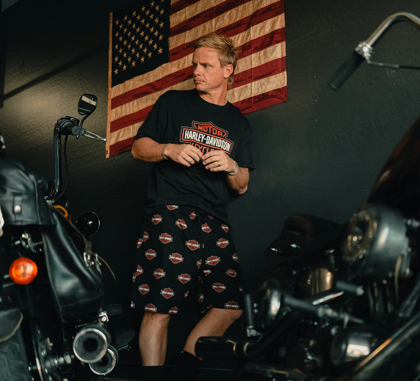 Men's Bar & Shield Print Pajama Shorts Set